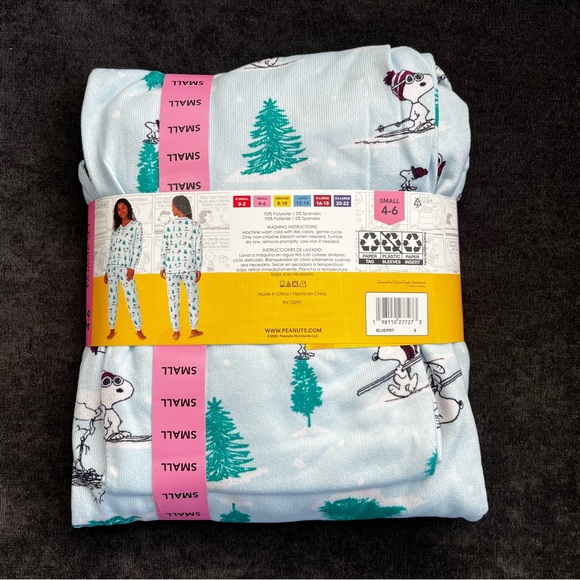 NWT Peanuts Snoopy Women's Pajama Set Size Small - Picture 9 of 9